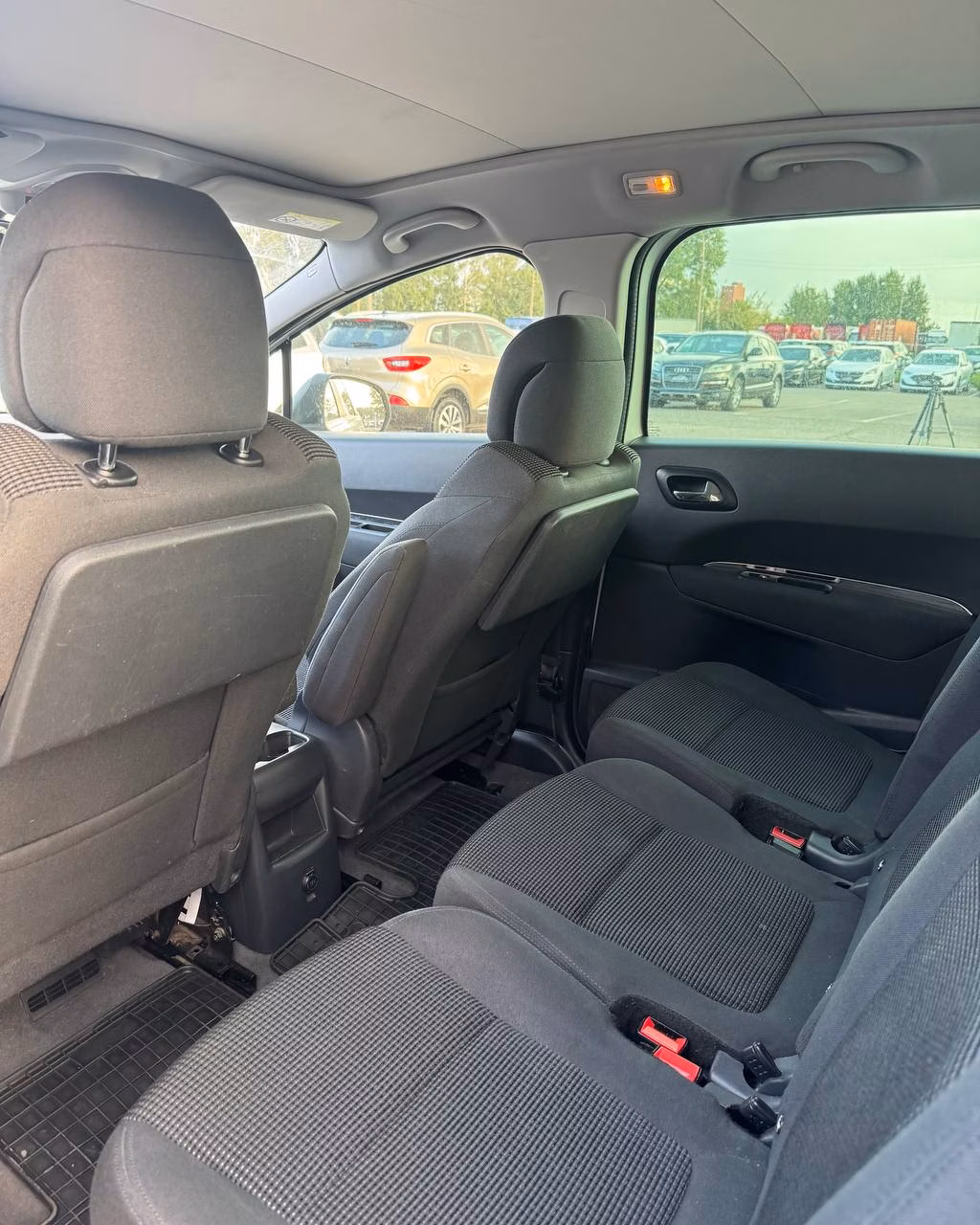 Peugeot 5008 фото 11