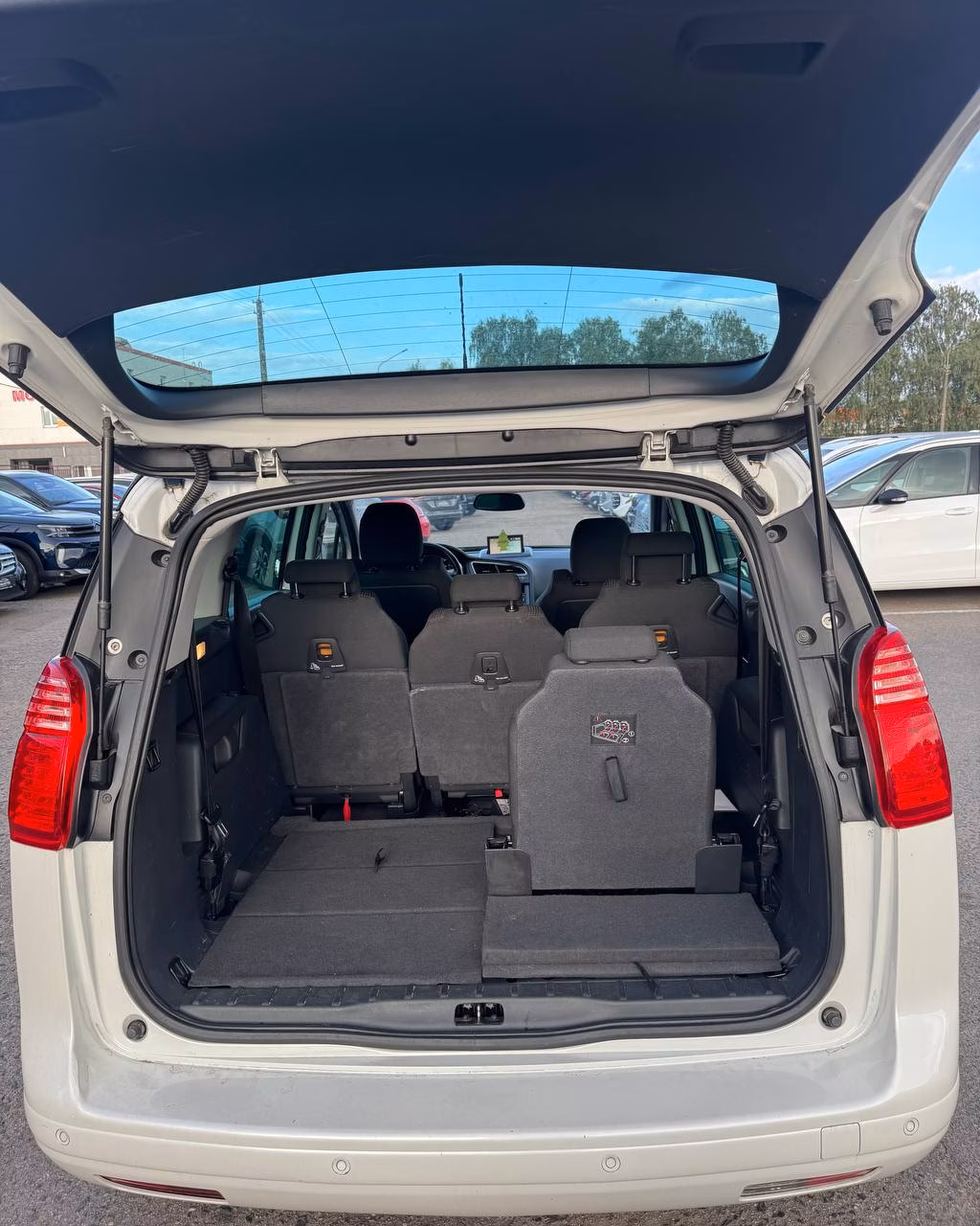 Peugeot 5008 фото 12