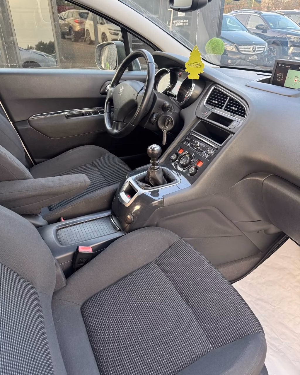 Peugeot 5008 фото 14