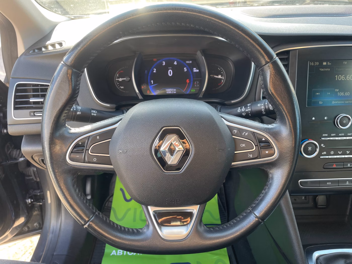 Renault Megane фото 11