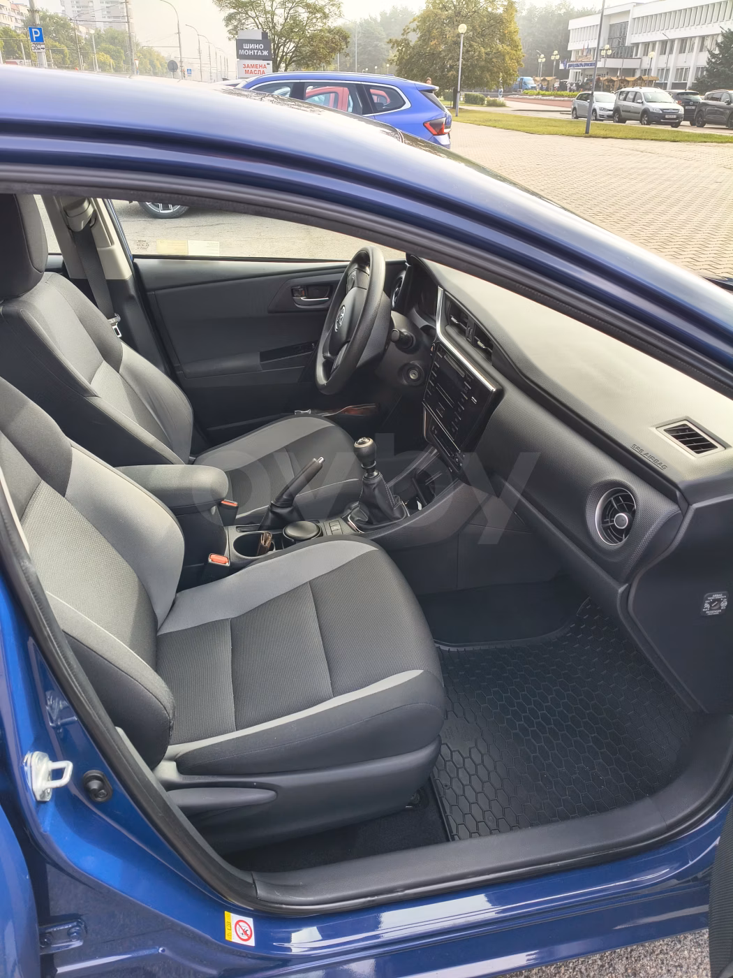Toyota Auris фото 6