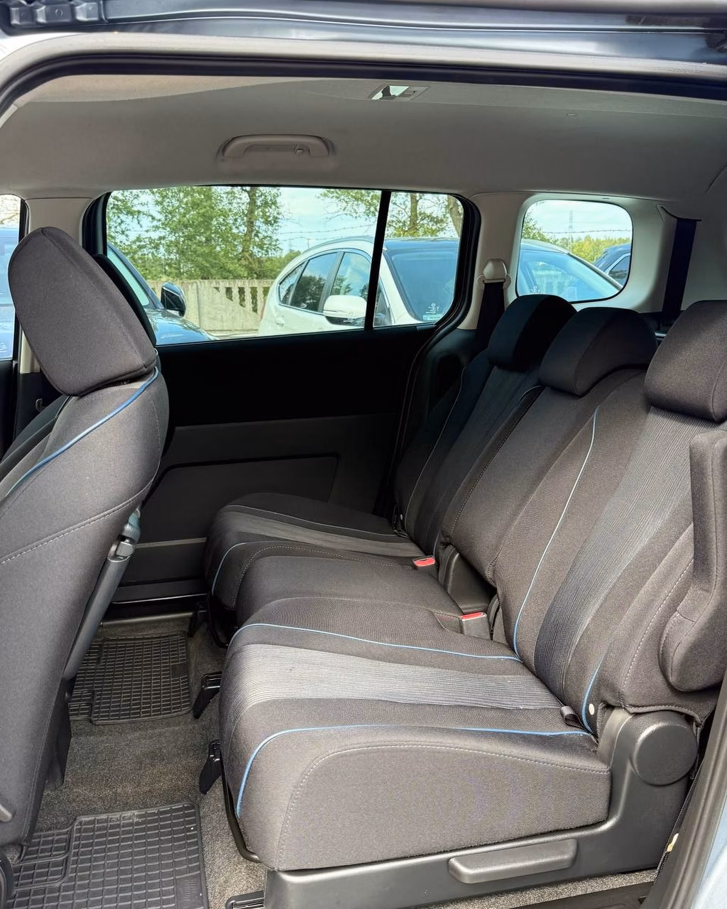 Mazda 5 фото 10