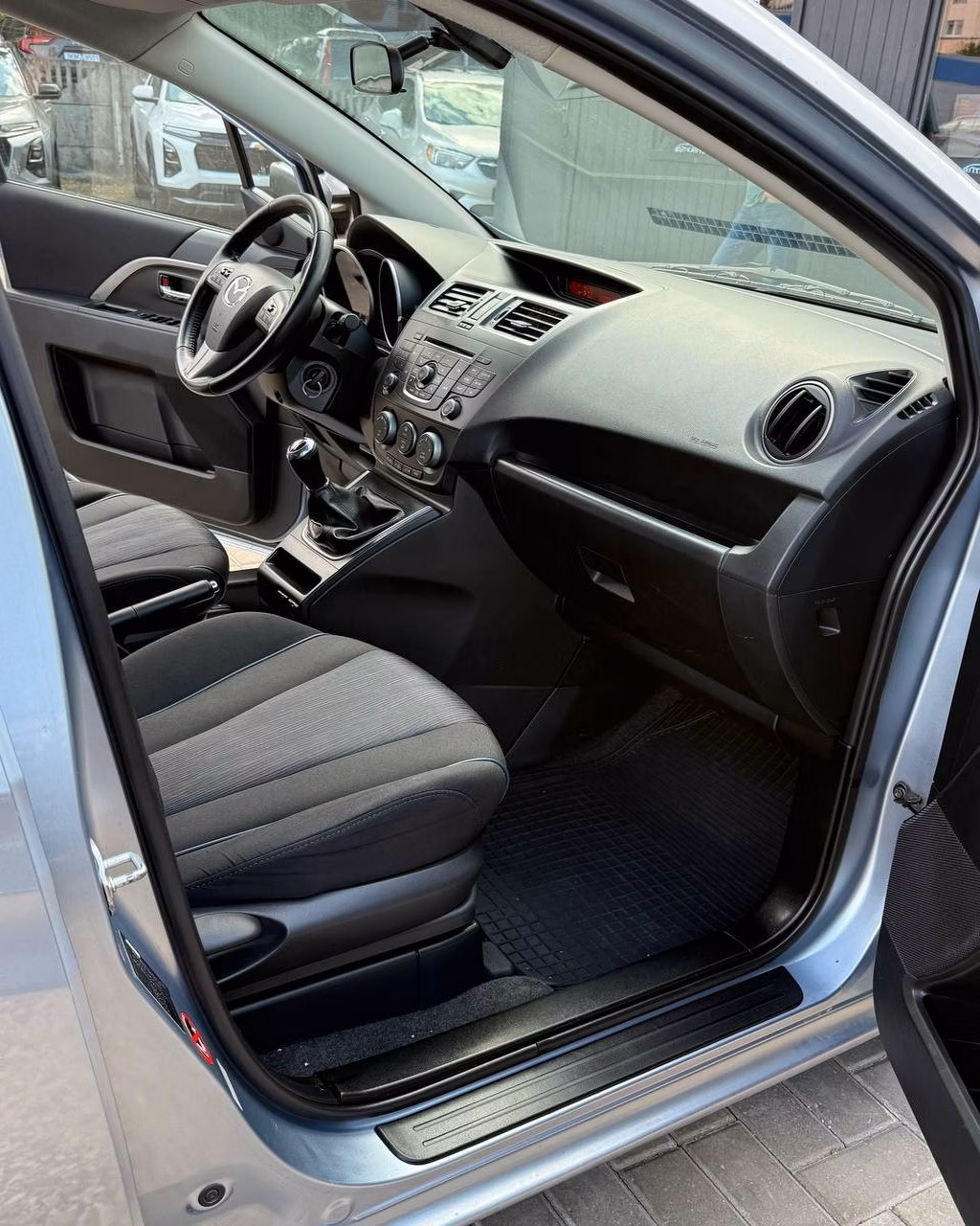Mazda 5 фото 11