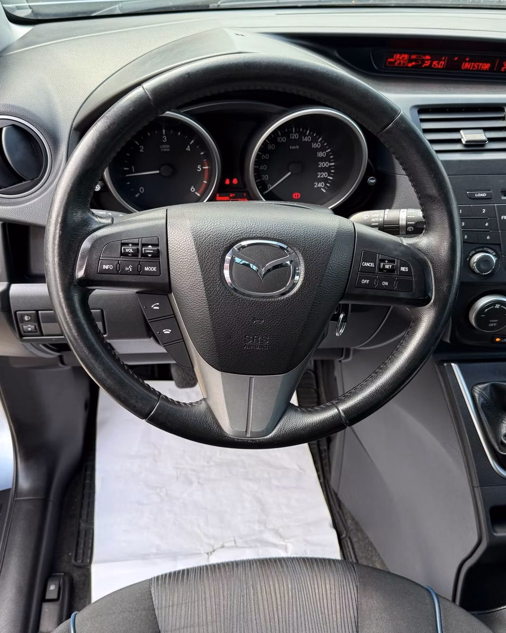 Mazda 5 фото 14