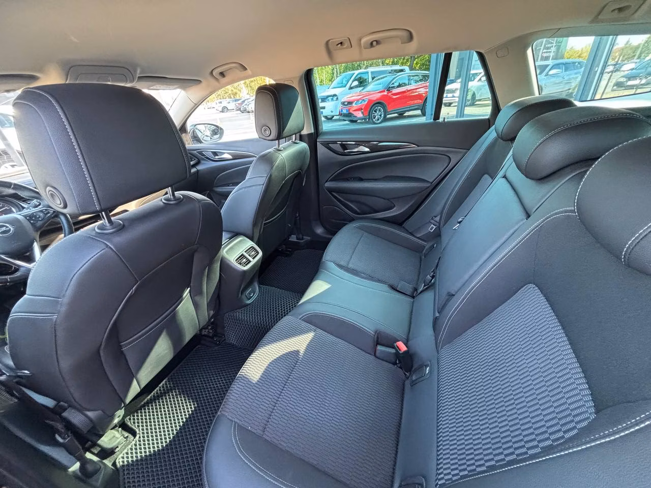 Opel Insignia фото 15
