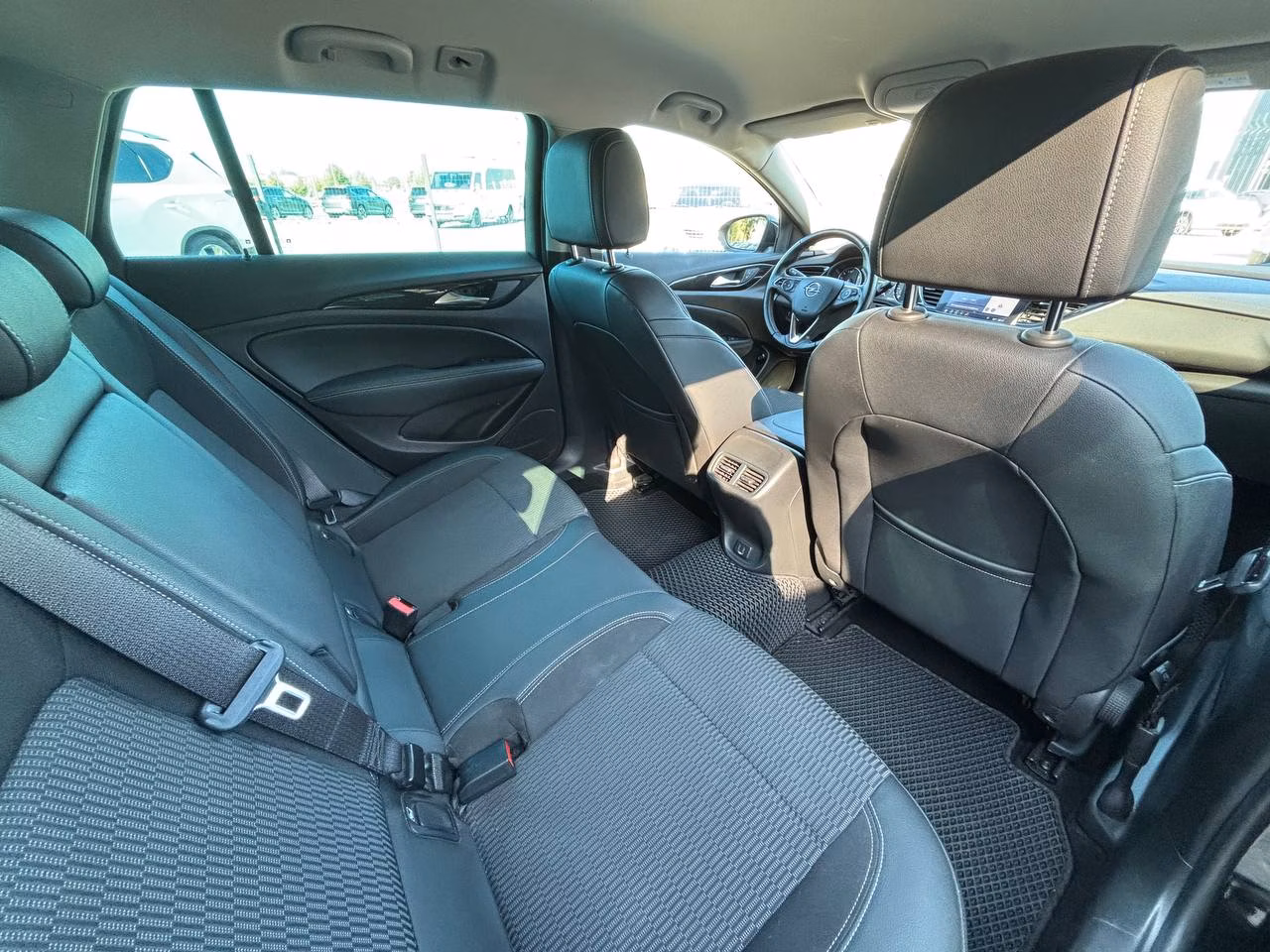 Opel Insignia фото 16