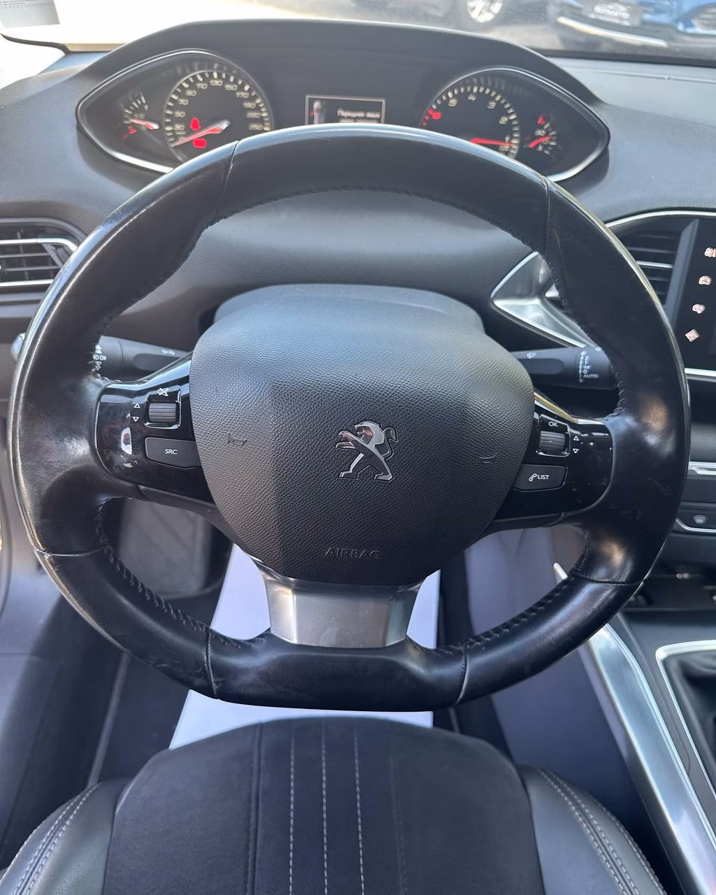 Peugeot 308 фото 11