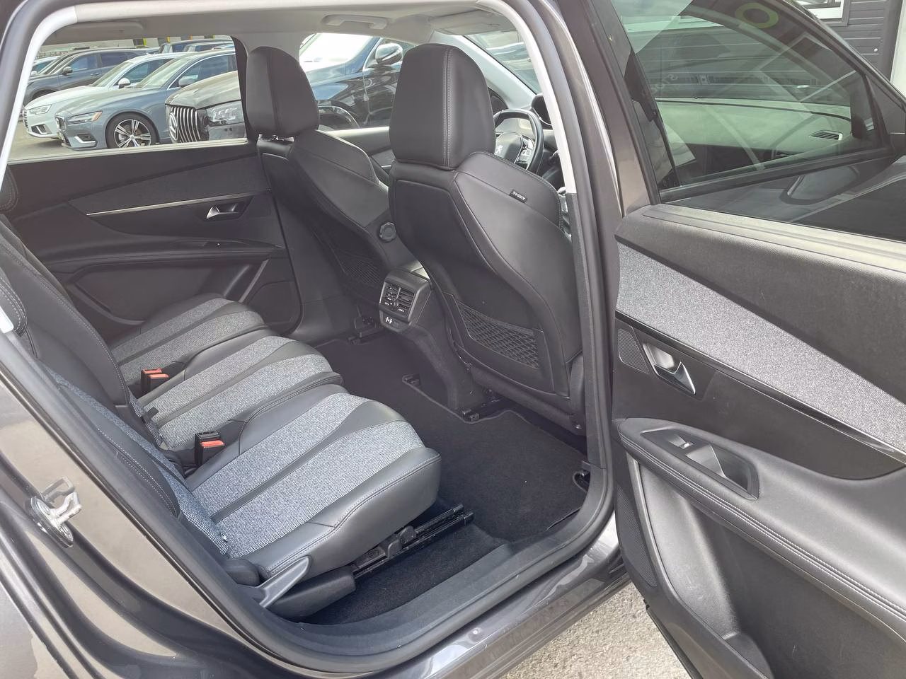 Peugeot 5008 фото 18