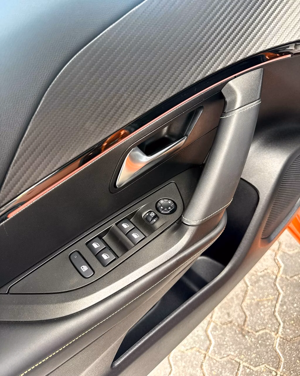 Peugeot 2008 фото 9