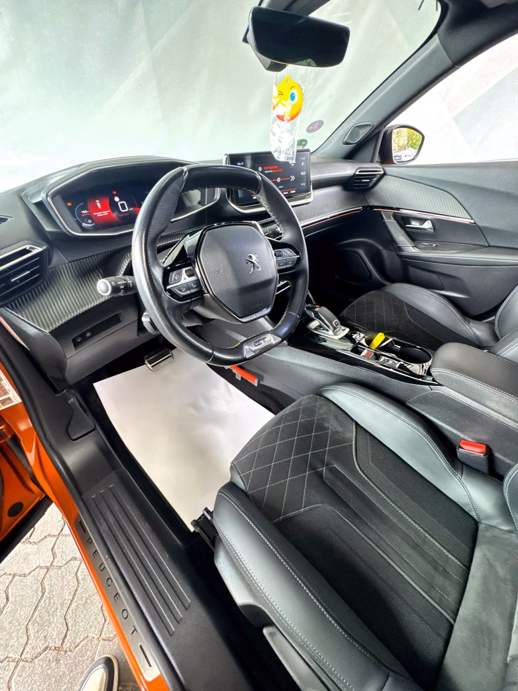Peugeot 2008 фото 10