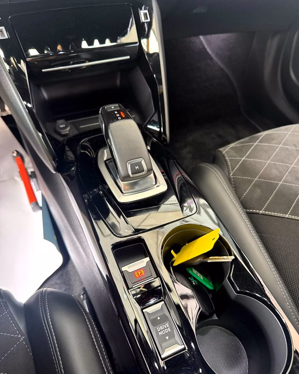 Peugeot 2008 фото 12