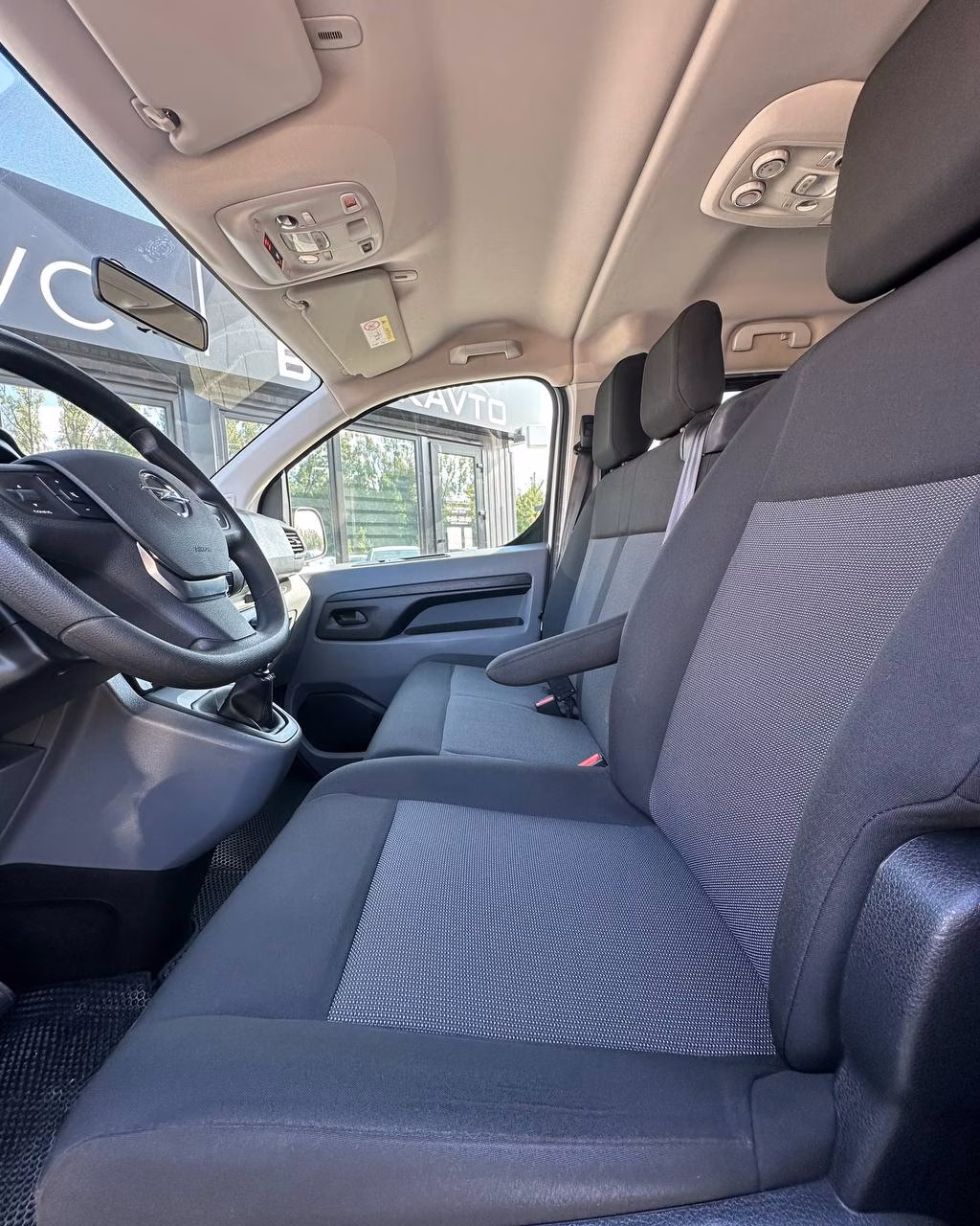 Opel Vivaro фото 8