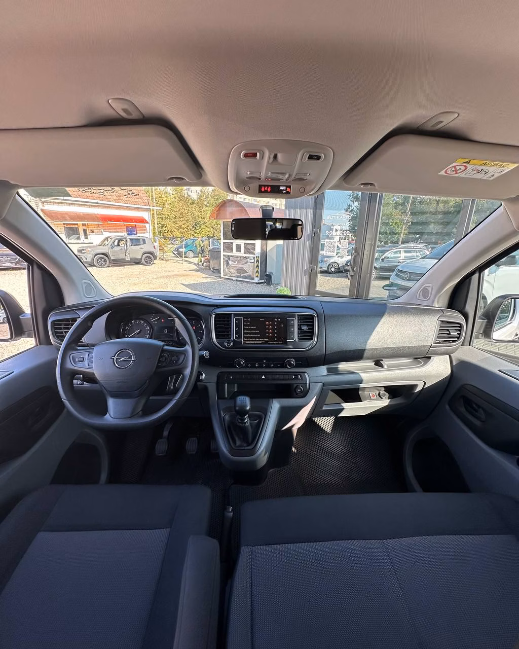 Opel Vivaro фото 10