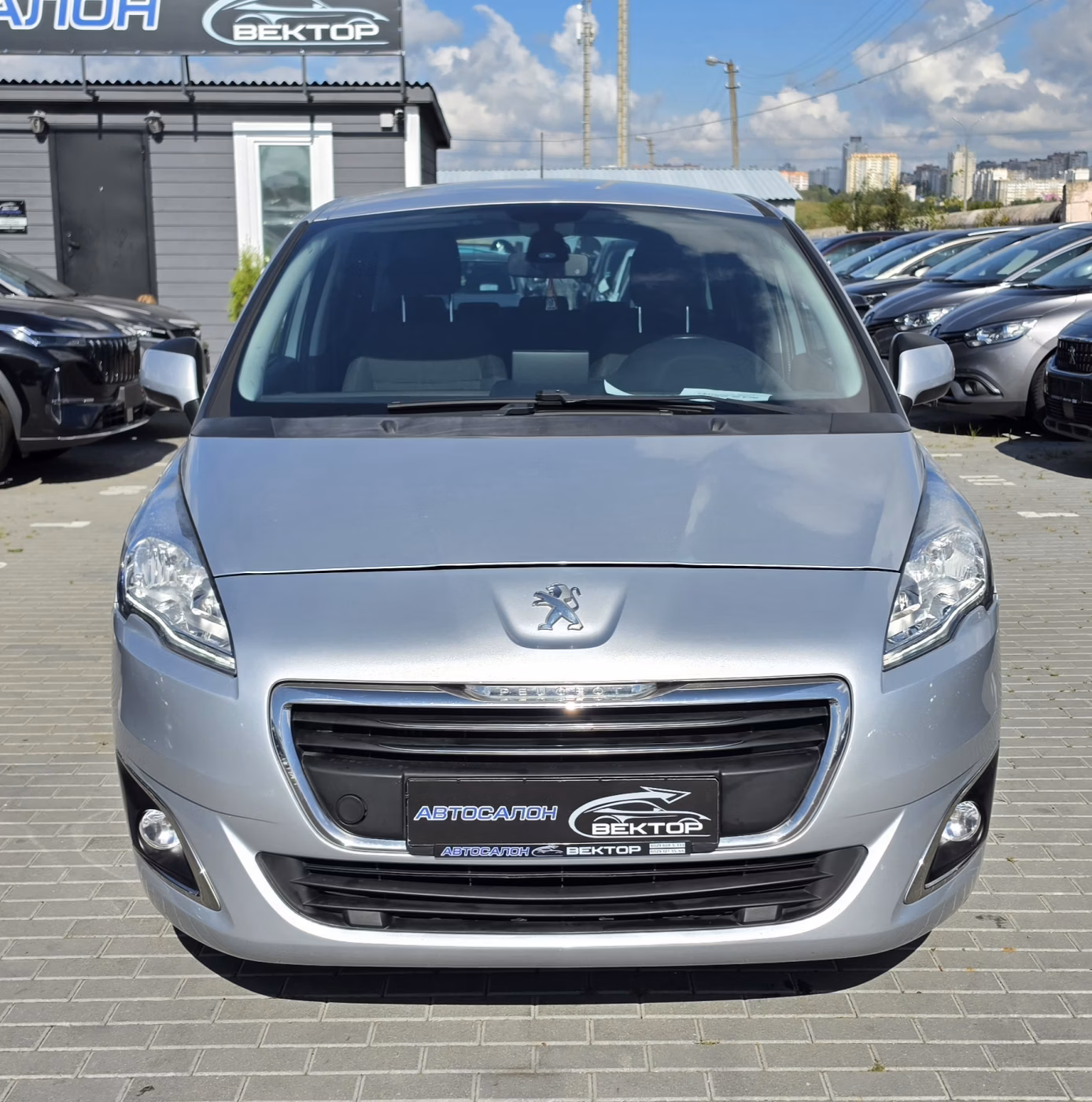 Peugeot 5008 фото 2