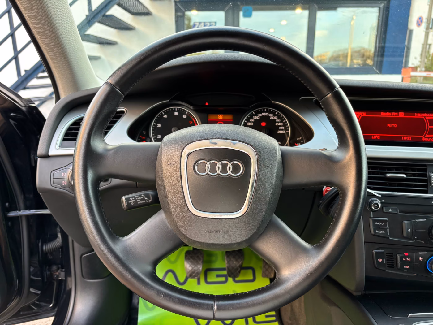 Audi A4 фото 10