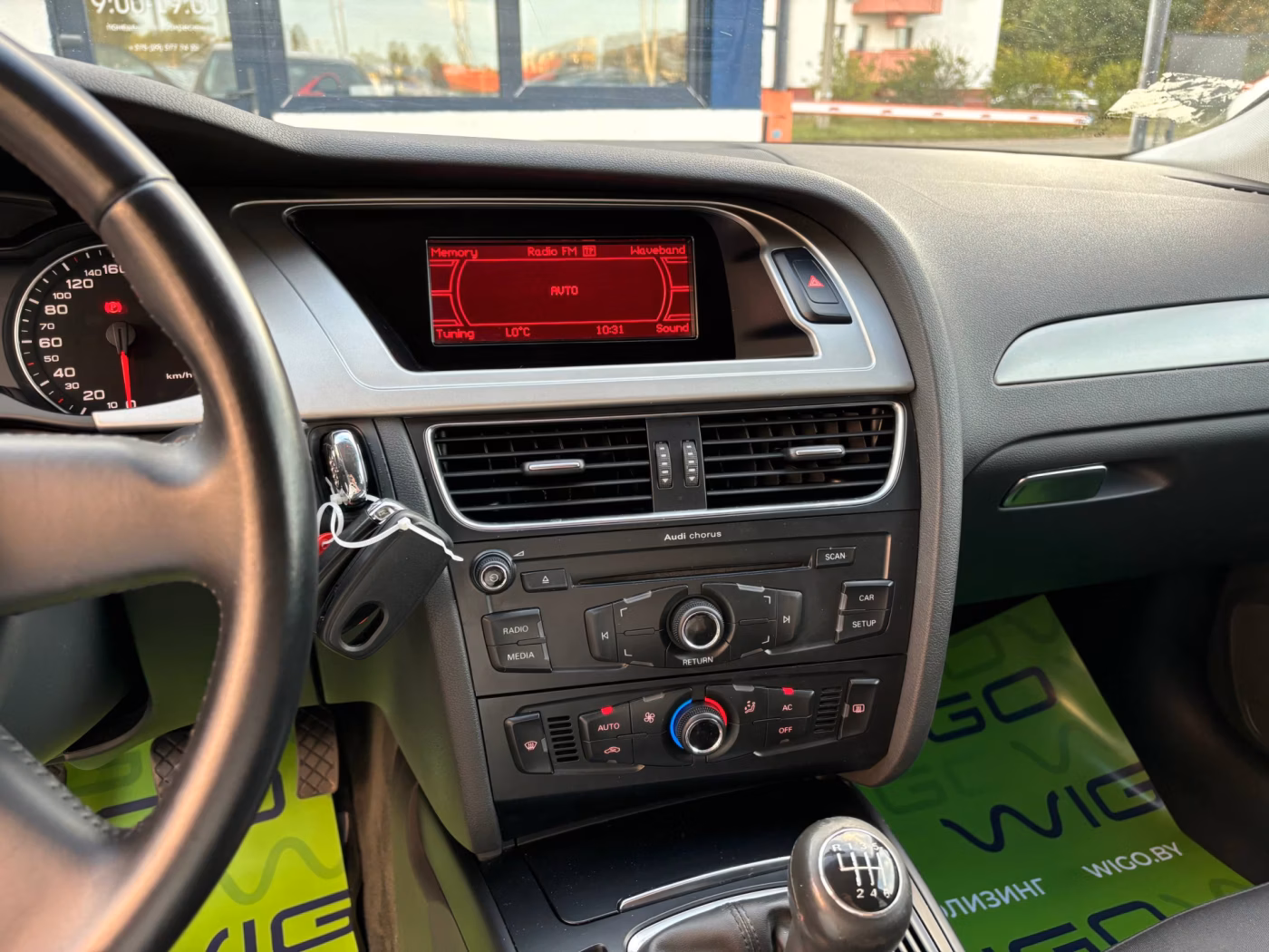 Audi A4 фото 12