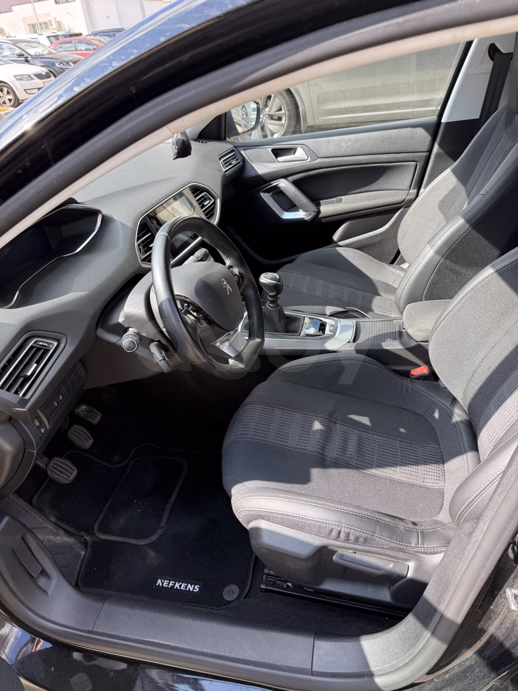 Peugeot 308 фото 10