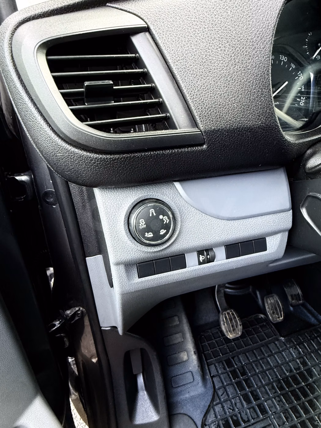 Opel Vivaro фото 9