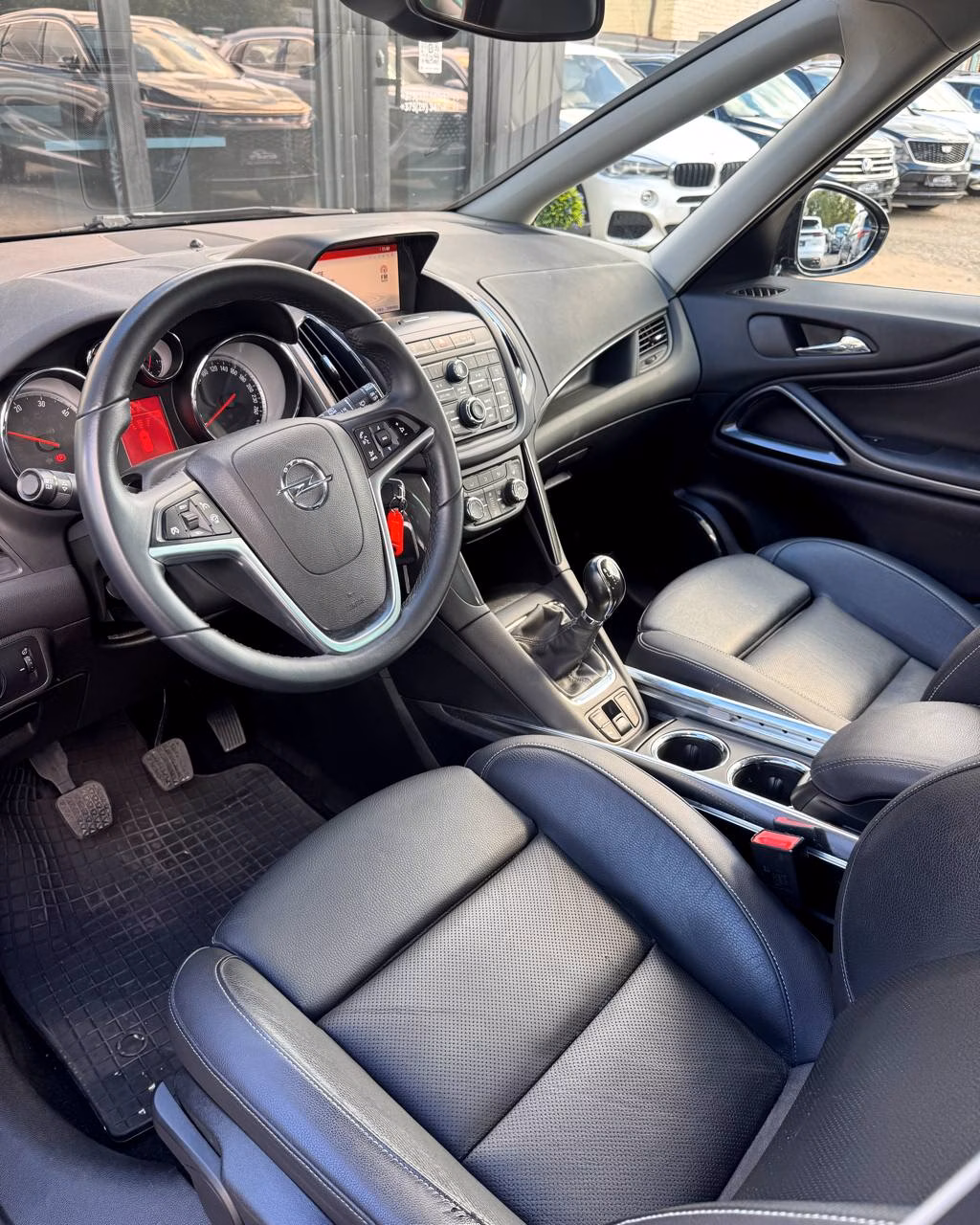 Opel Zafira фото 8