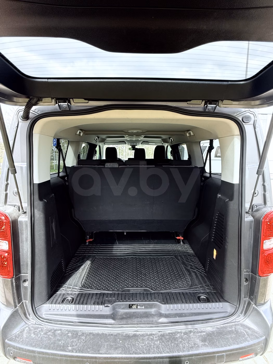 Opel Vivaro фото 12