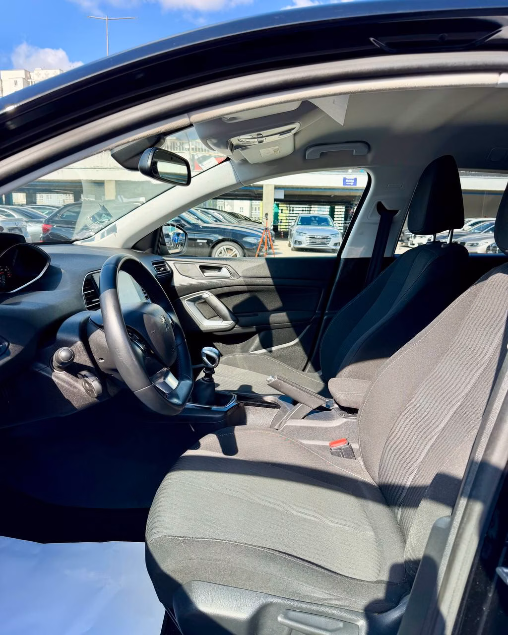 Peugeot 308 фото 10