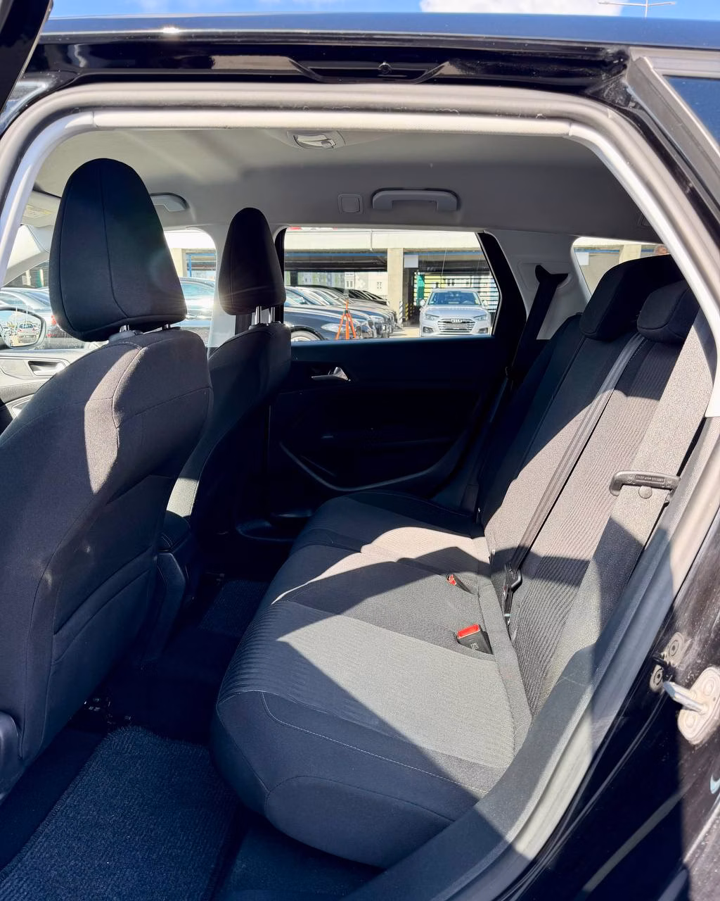 Peugeot 308 фото 11