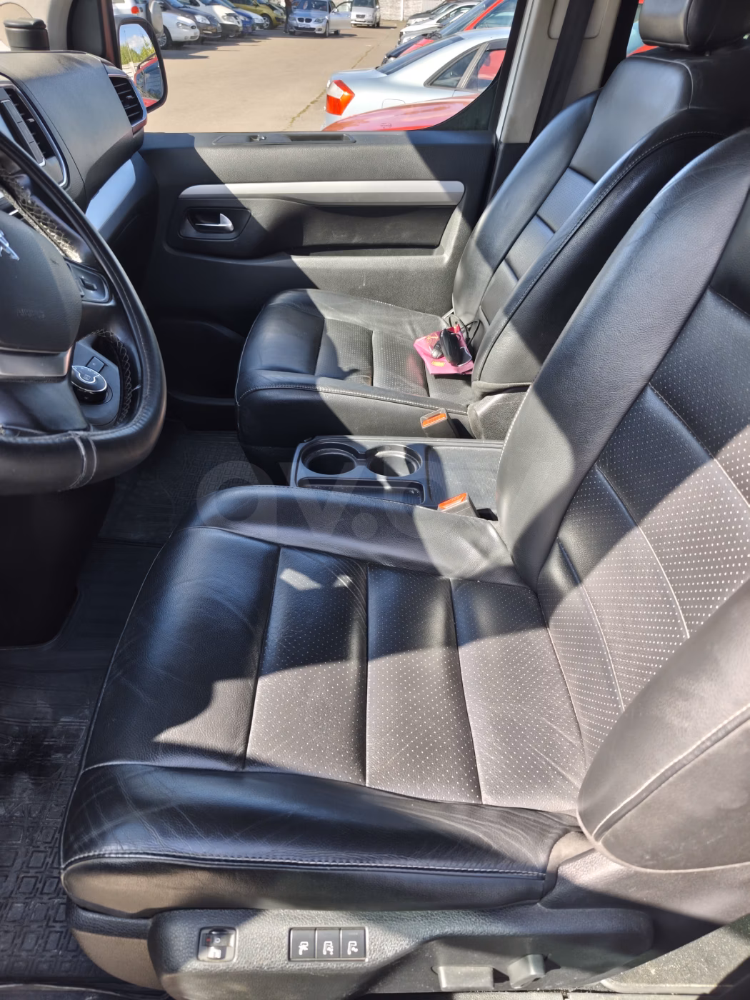 Peugeot Traveller фото 2