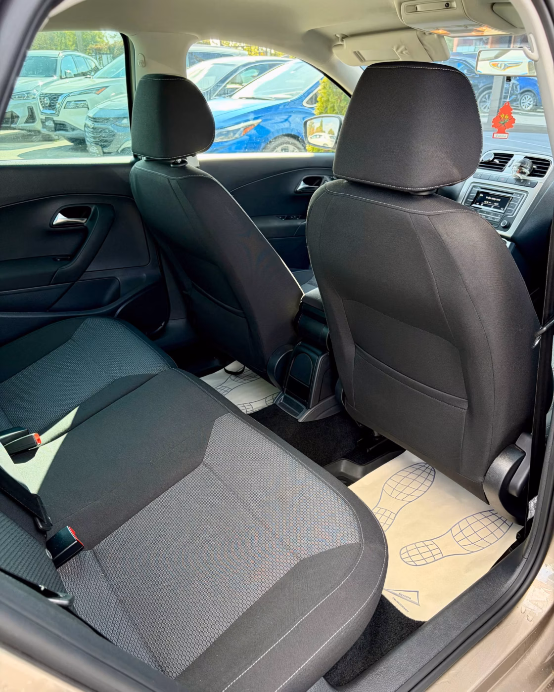 Volkswagen Polo Sedan фото 11