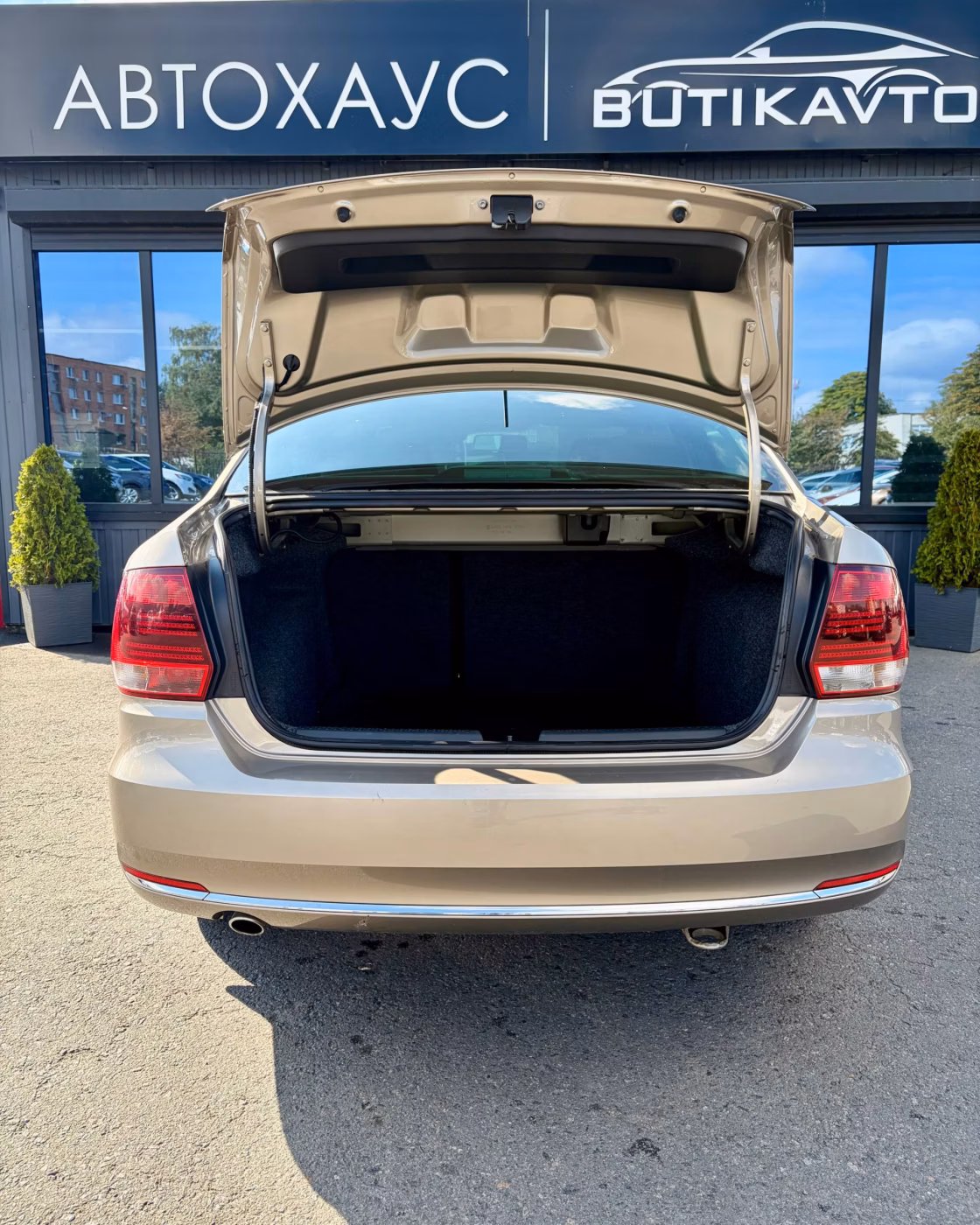 Volkswagen Polo Sedan фото 14