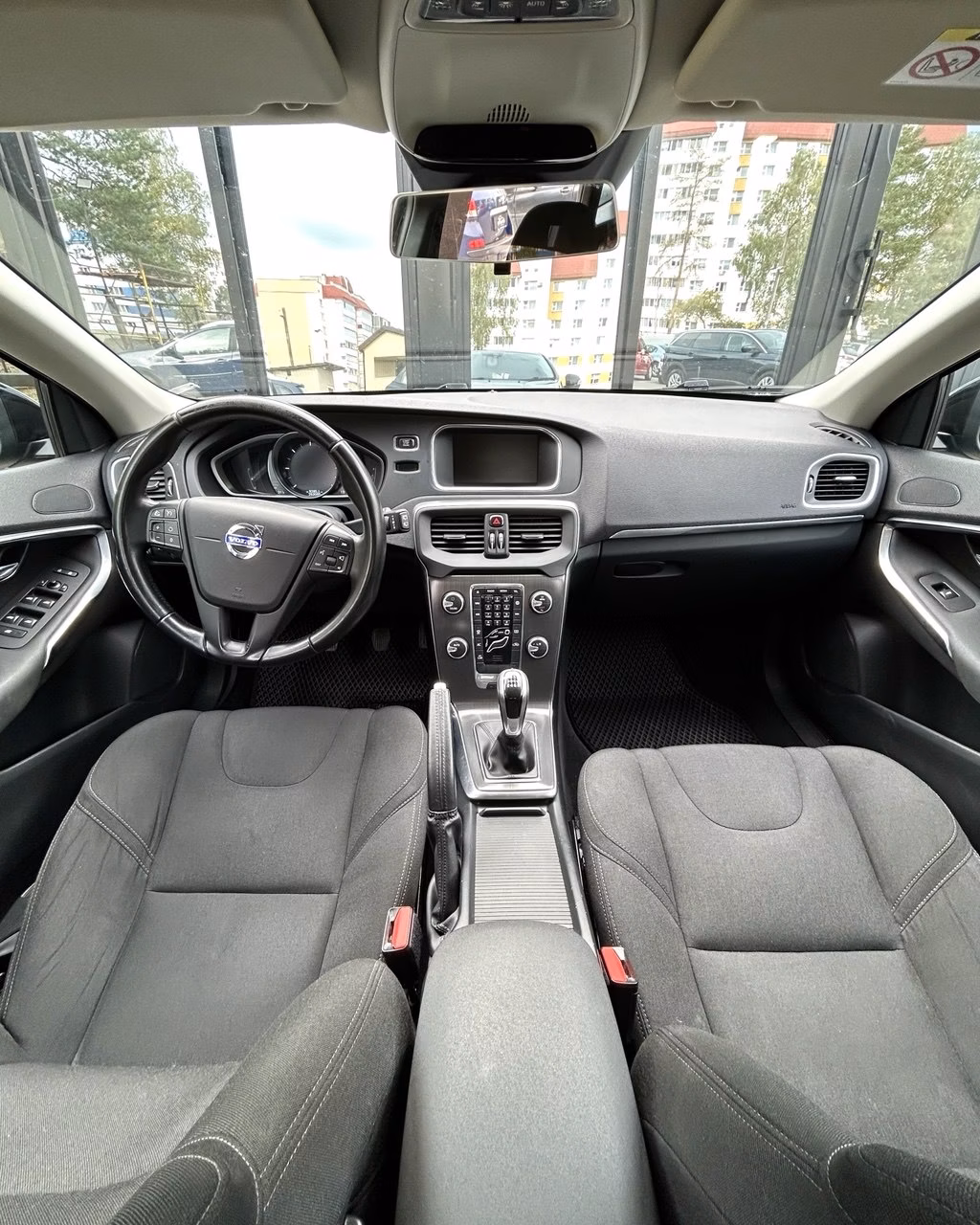 Volvo V40 фото 11