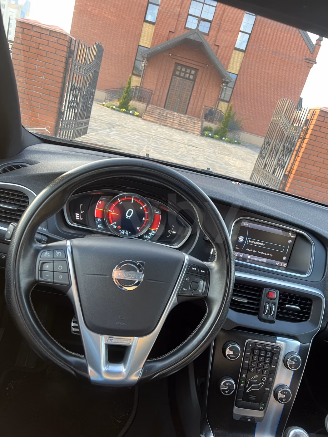 Volvo V40 фото 9