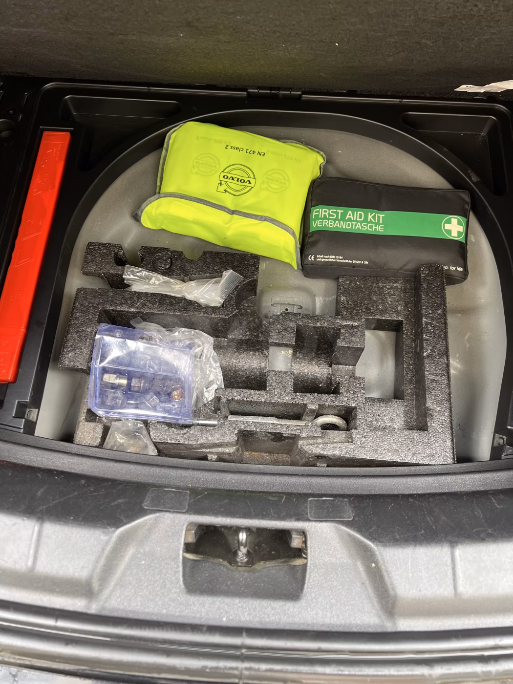 Volvo V40 фото 11