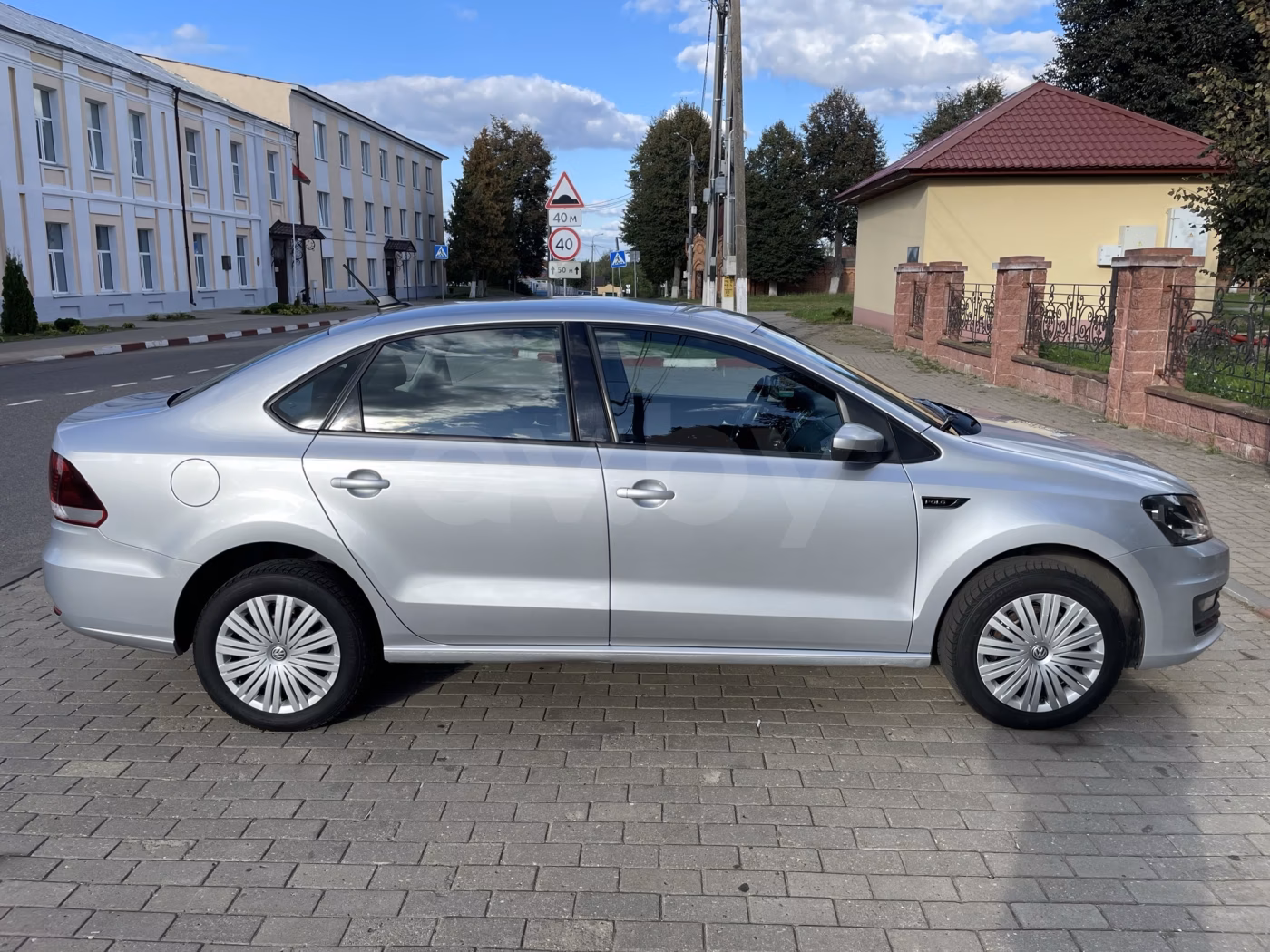 Volkswagen Polo Sedan фото 6