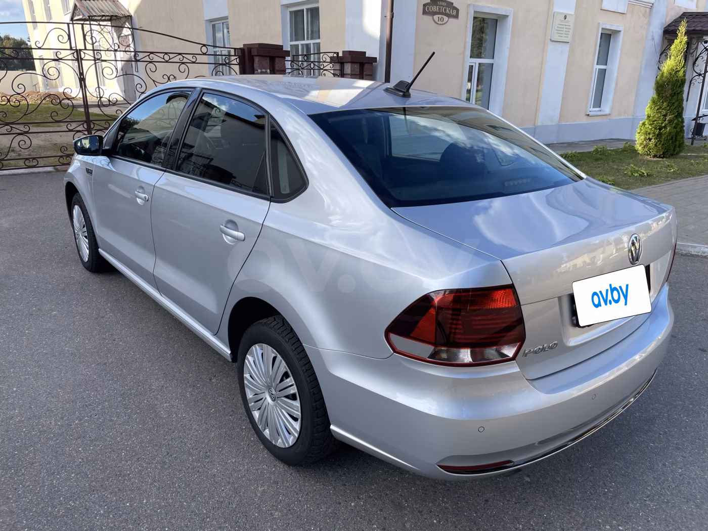 Volkswagen Polo Sedan фото 8