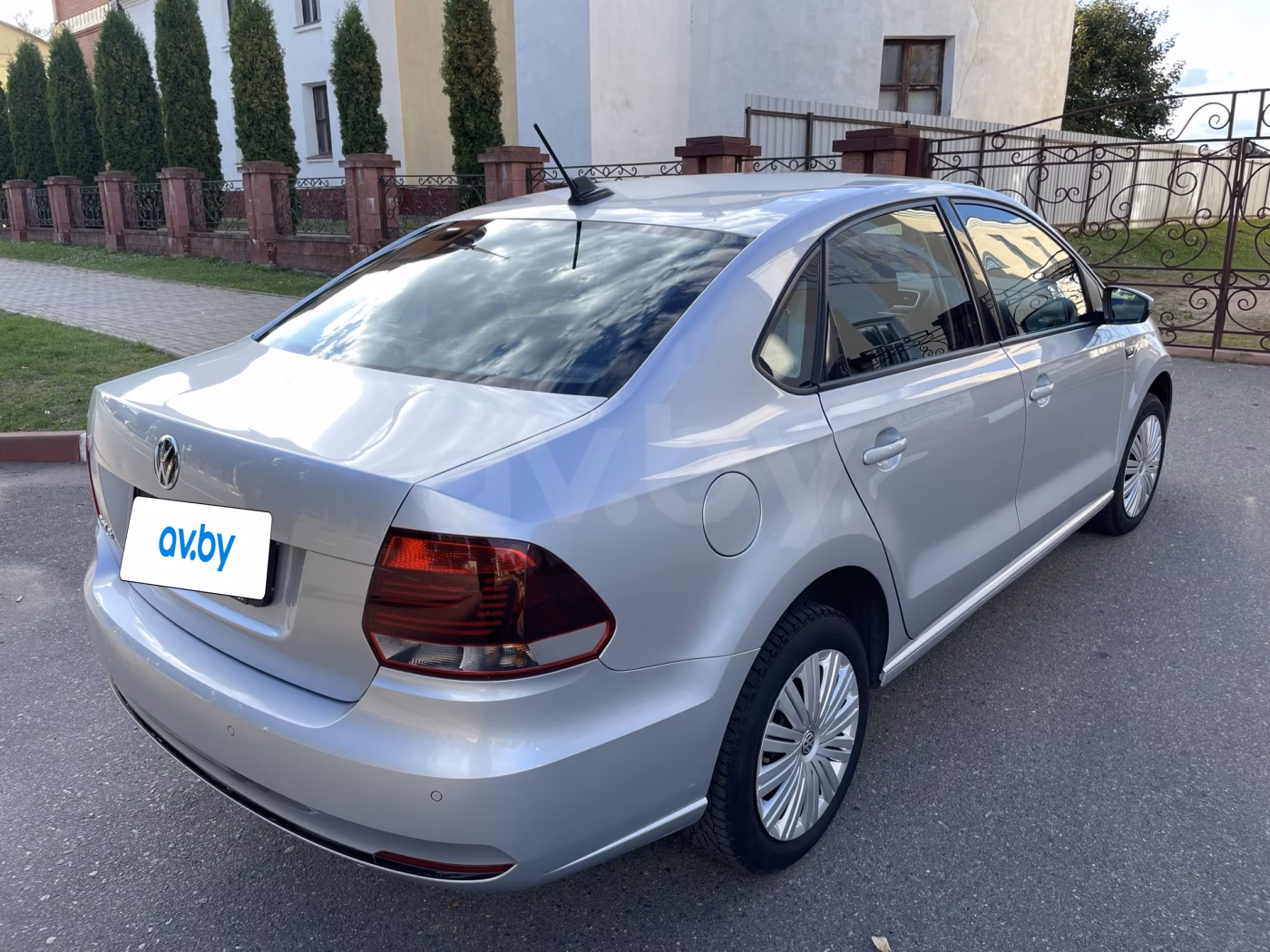 Volkswagen Polo Sedan фото 9