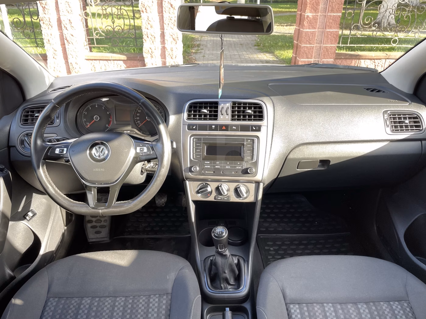 Volkswagen Polo Sedan фото 16