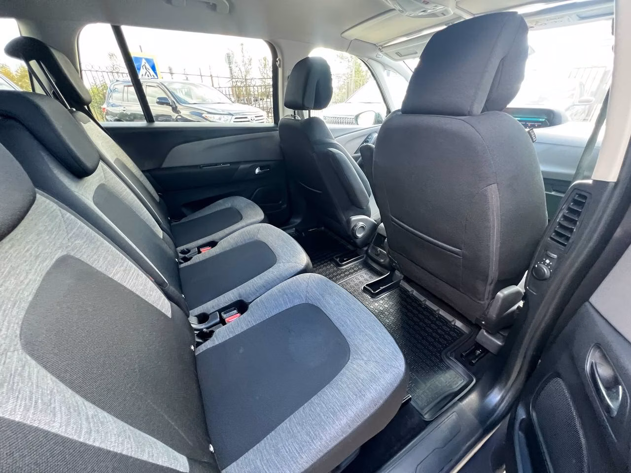 Citroen C4 Grand Spacetourer фото 15