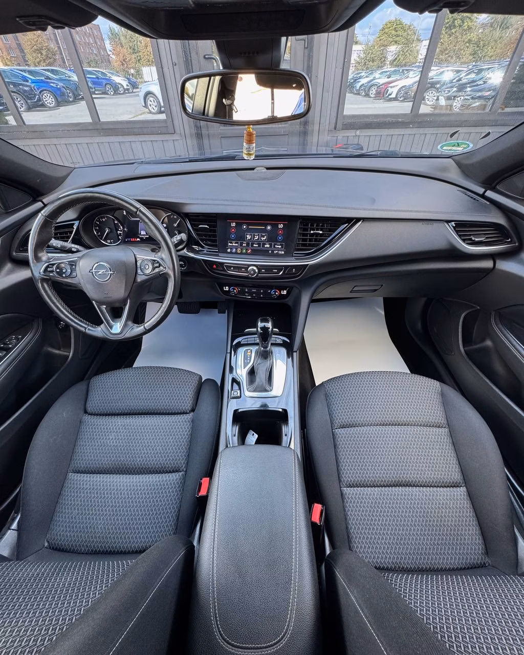 Opel Insignia фото 9