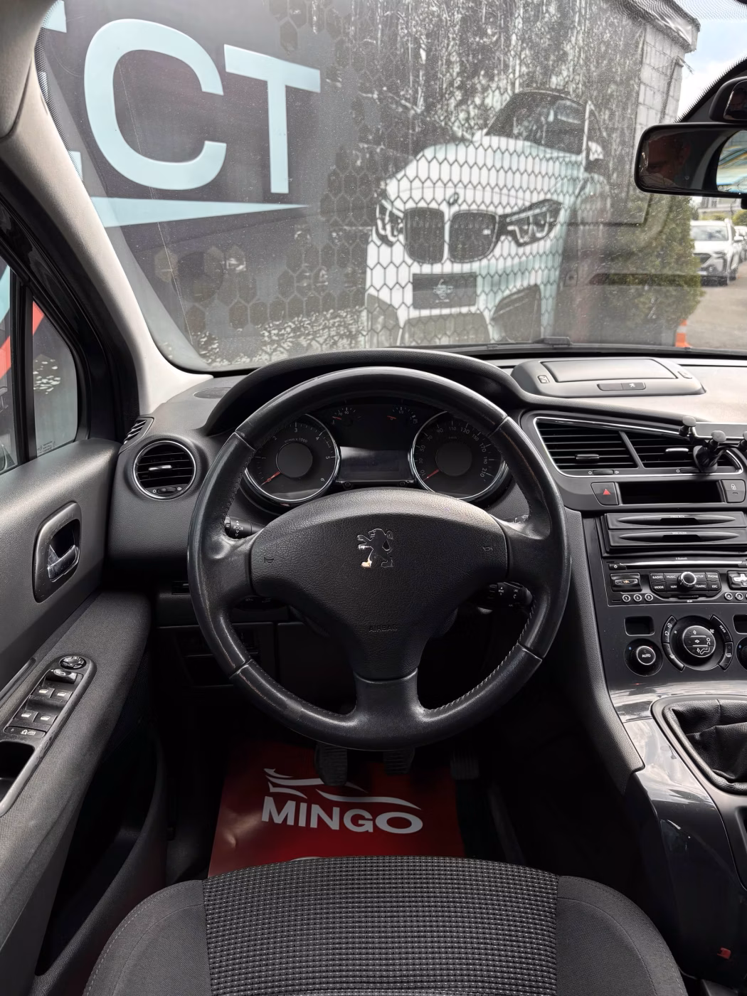 Peugeot 5008 фото 17