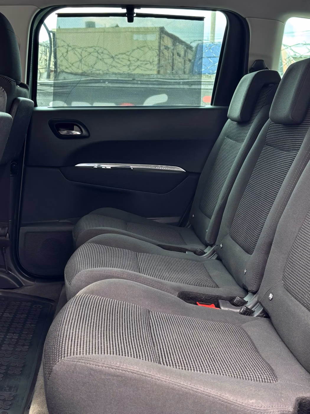 Peugeot 5008 фото 9