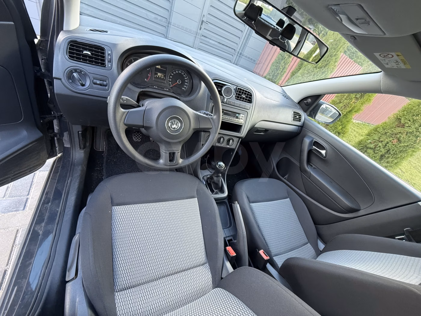 Volkswagen Polo Sedan фото 2