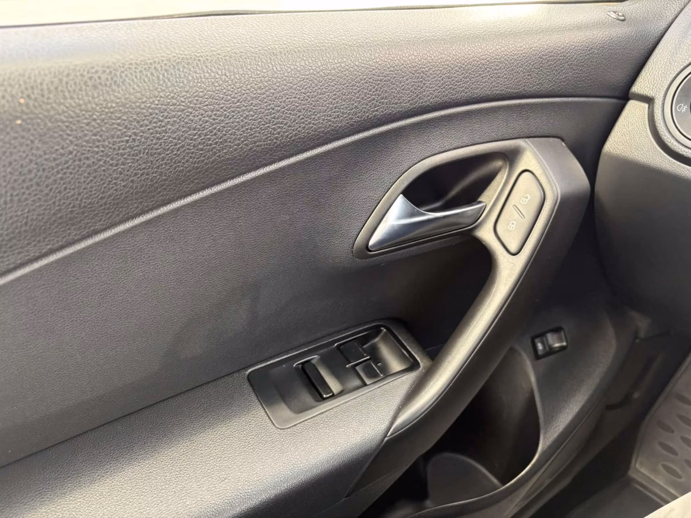 Volkswagen Polo Sedan фото 13