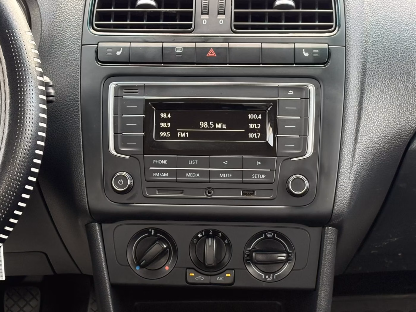Volkswagen Polo Sedan фото 12