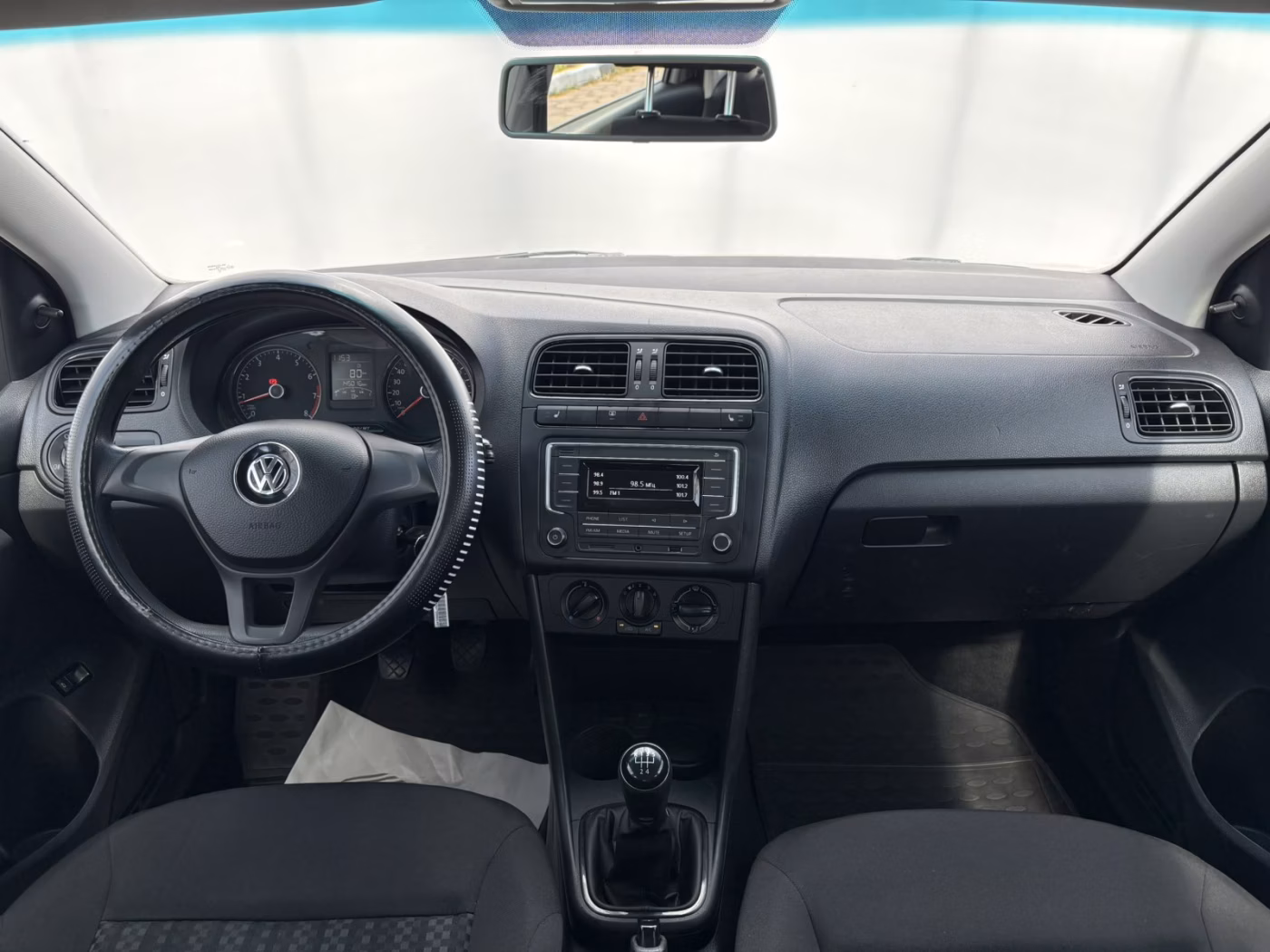 Volkswagen Polo Sedan фото 9