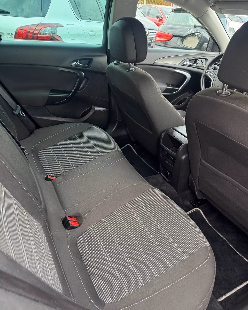 Opel Insignia фото 12
