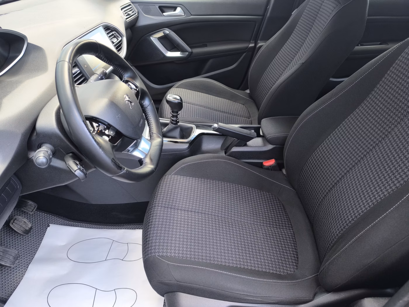 Peugeot 308 фото 8