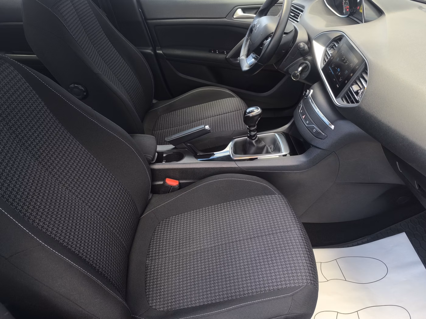 Peugeot 308 фото 12