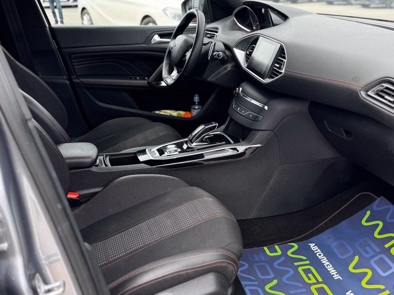Peugeot 308 фото 11