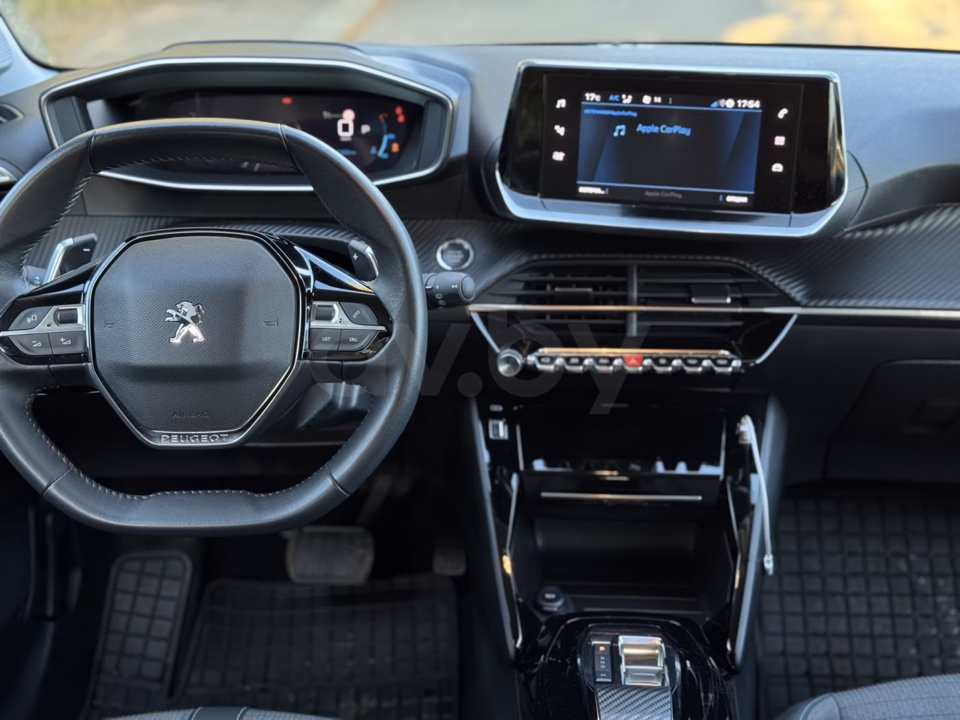 Peugeot 208 фото 5