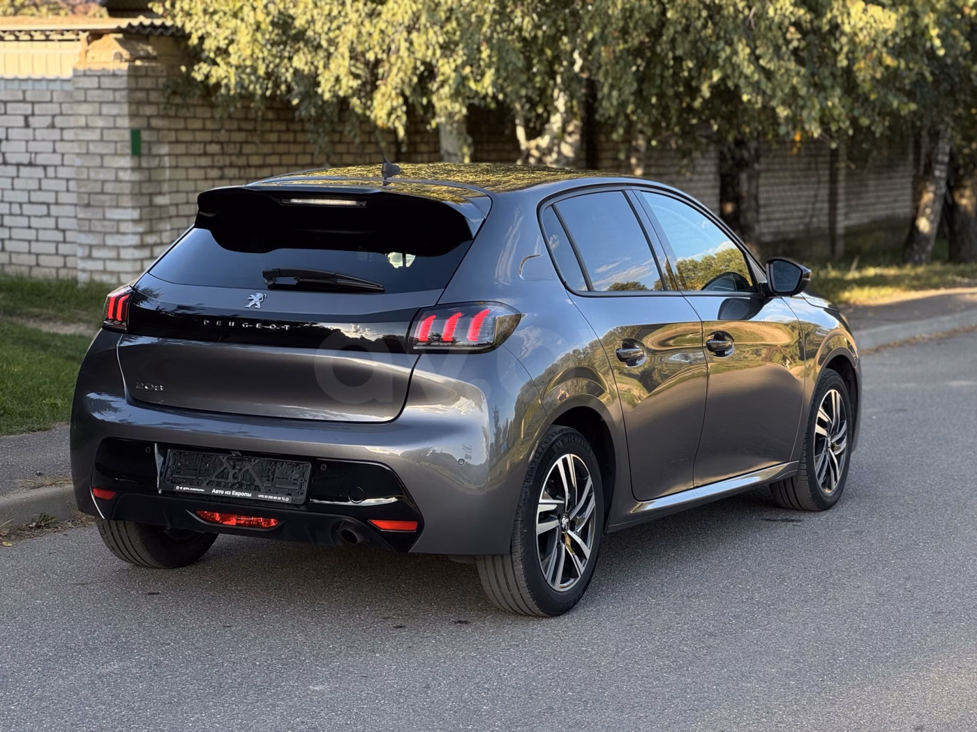 Peugeot 208 фото 4
